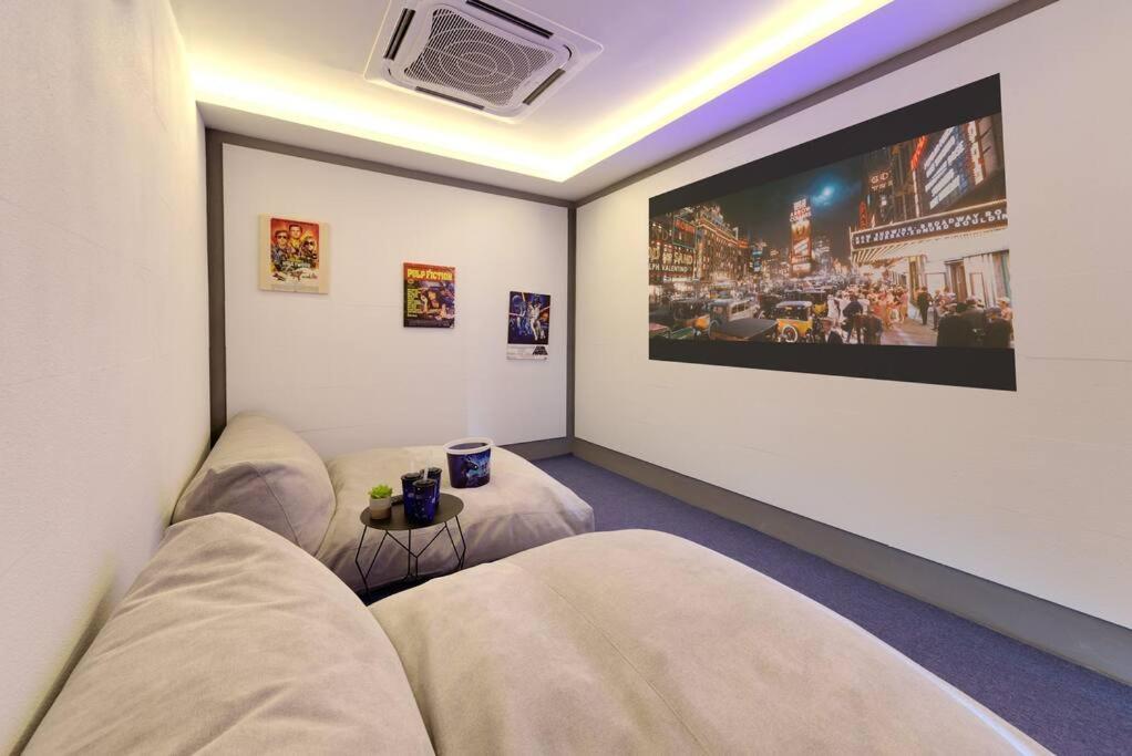 Massive 4 Bedroom With Cinema And Gym Holiday home