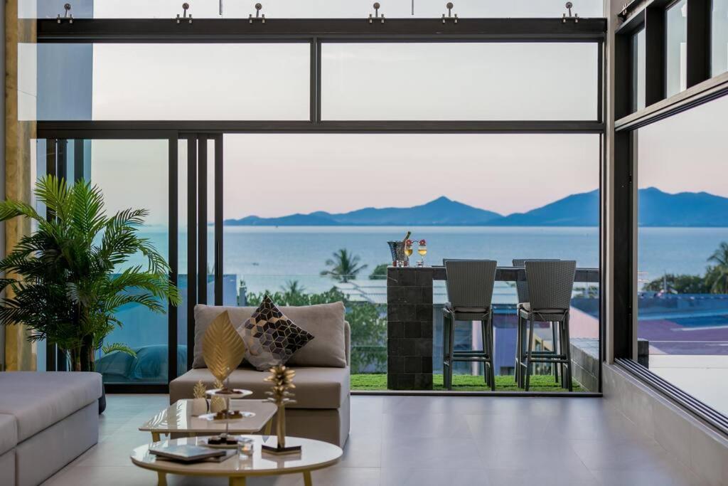 Massive 4 Bedroom With Cinema And Gym Holiday home