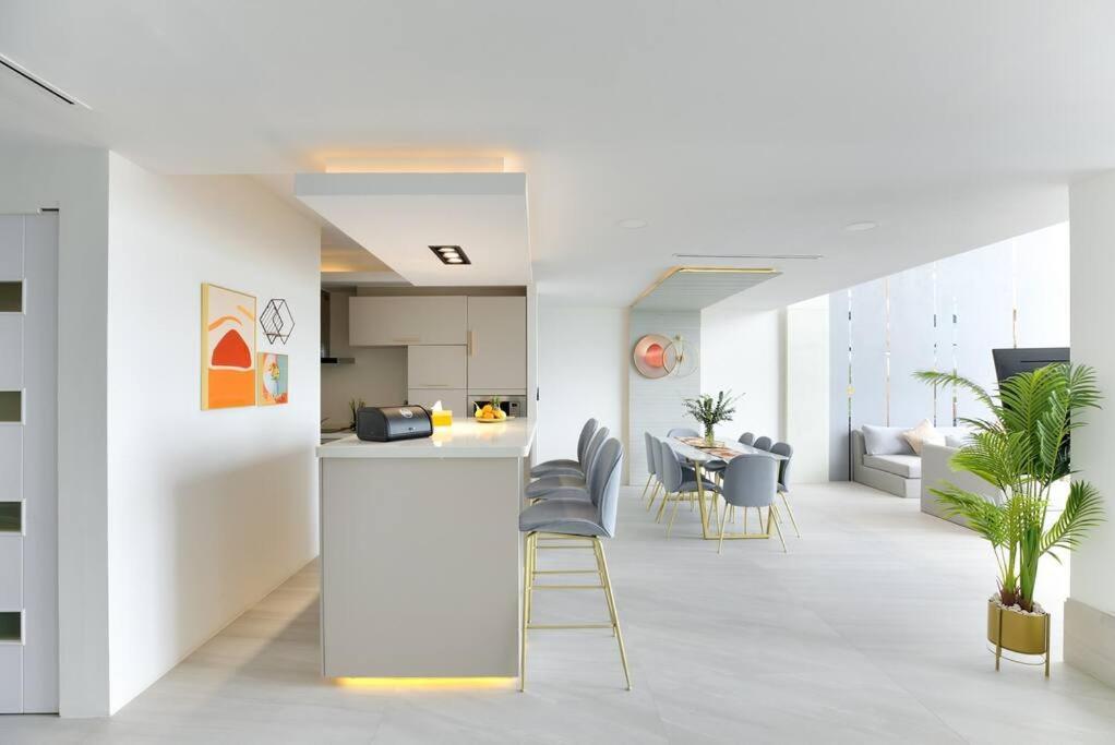 Luxury Sunset House,home Gym,cinema Room,rooftop Holiday home