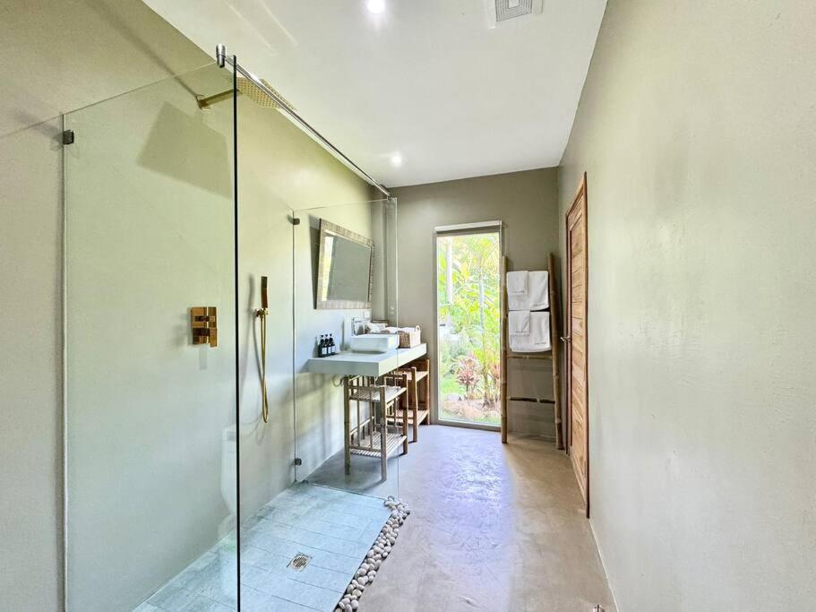 Lovely Villa, 2 Bedrooms & 1 Room,
