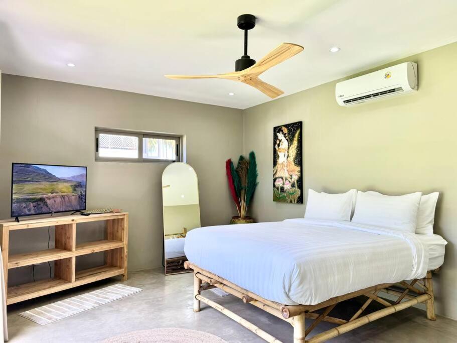 Lovely Villa, 2 Bedrooms & 1 Room, *