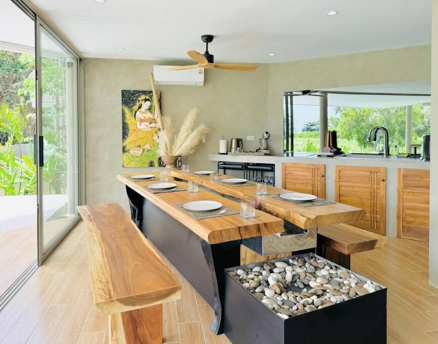Villa Lovely Villa, 2 Bedrooms & 1 Room, *