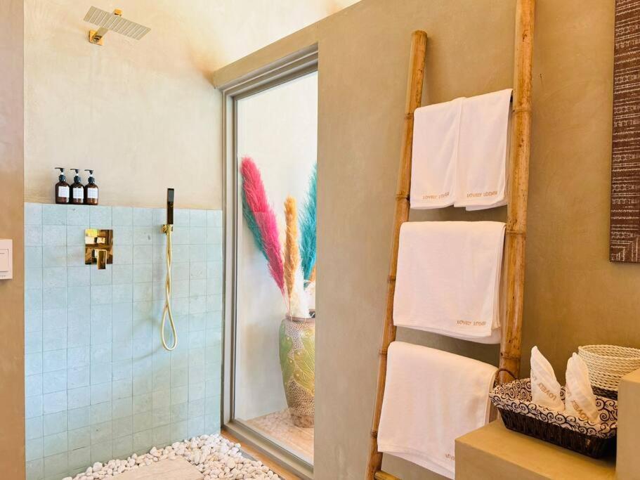 Lovely Villa, 2 Bedrooms & 1 Room, * Koh Samui