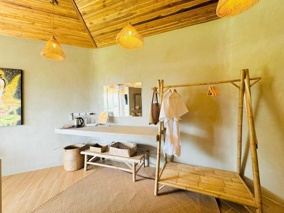 Villa Lovely Villa, 2 Bedrooms & 1 Room, *