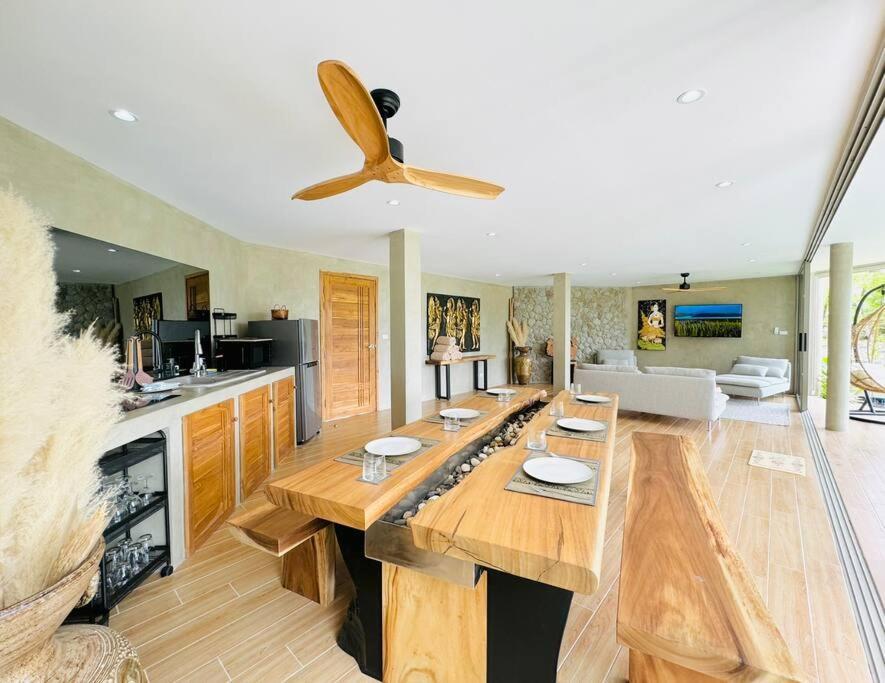 Villa Lovely Villa, 2 Bedrooms & 1 Room, *