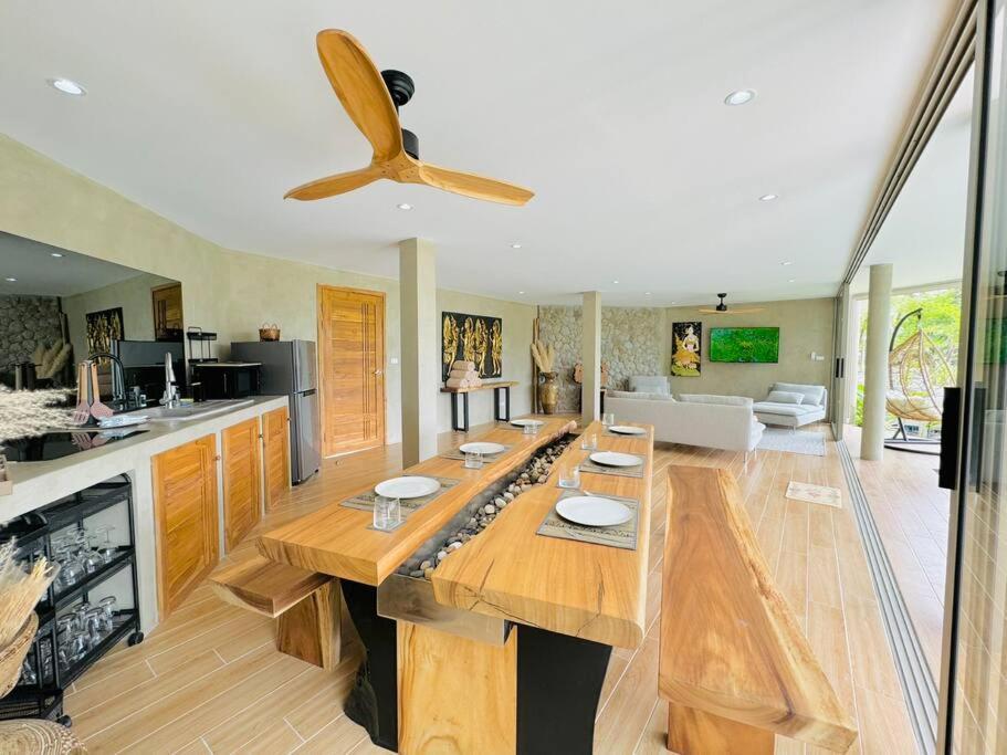 Lovely Villa, 2 Bedrooms & 1 Room, Koh Samui