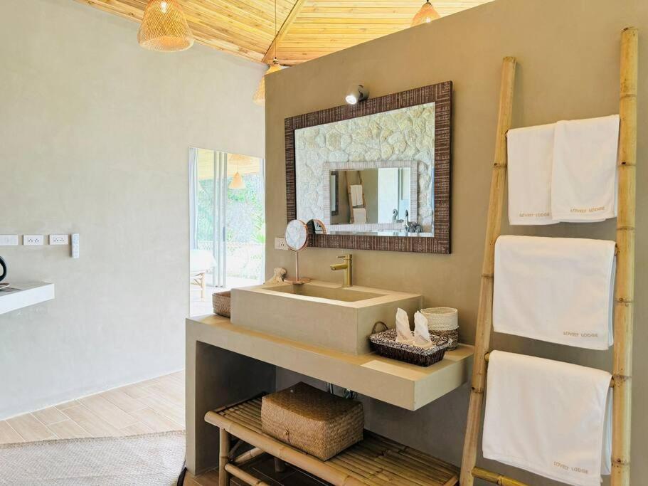 Lovely Villa, 2 Bedrooms & 1 Room, * Koh Samui
