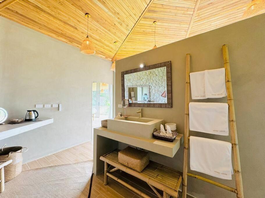 Lovely Villa, 2 Bedrooms & 1 Room, Villa *
