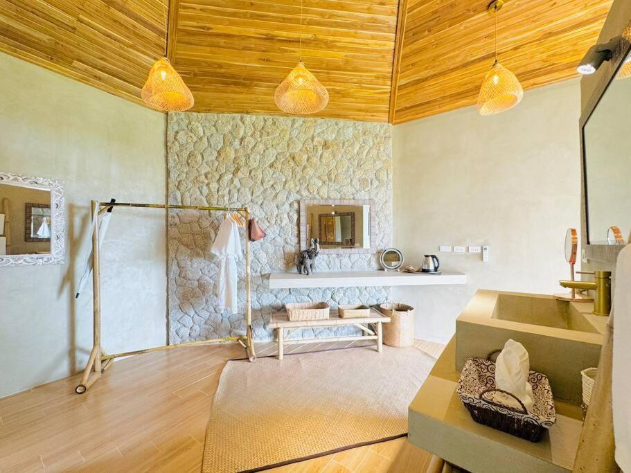 Villa Lovely Villa, 2 Bedrooms & 1 Room, *