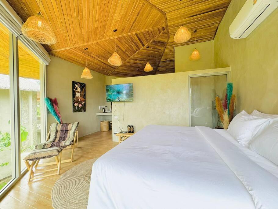 Villa Lovely Villa, 2 Bedrooms & 1 Room,