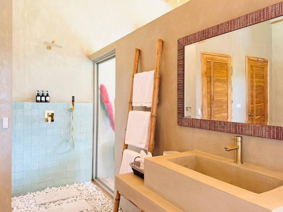 Lovely Villa, 2 Bedrooms & 1 Room, Villa