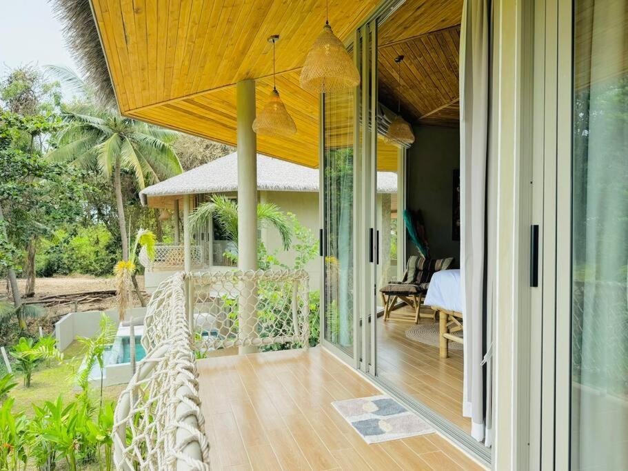 Villa Lovely Villa, 2 Bedrooms & 1 Room, *