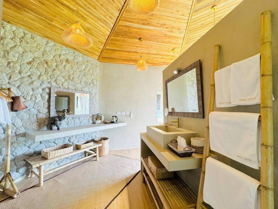 Lovely Villa, 2 Bedrooms & 1 Room,