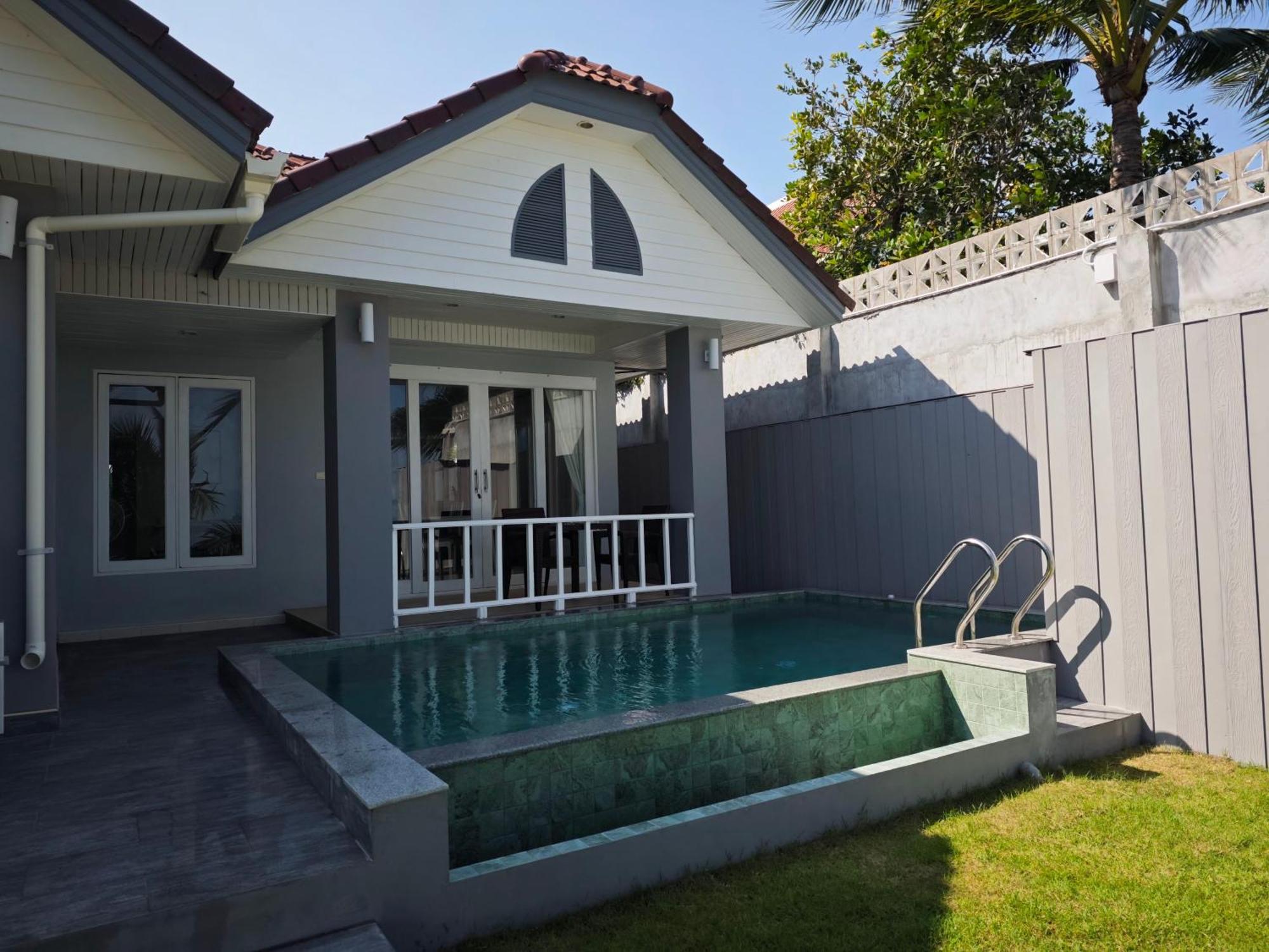 Bann Kanchana Beachfront Apartment