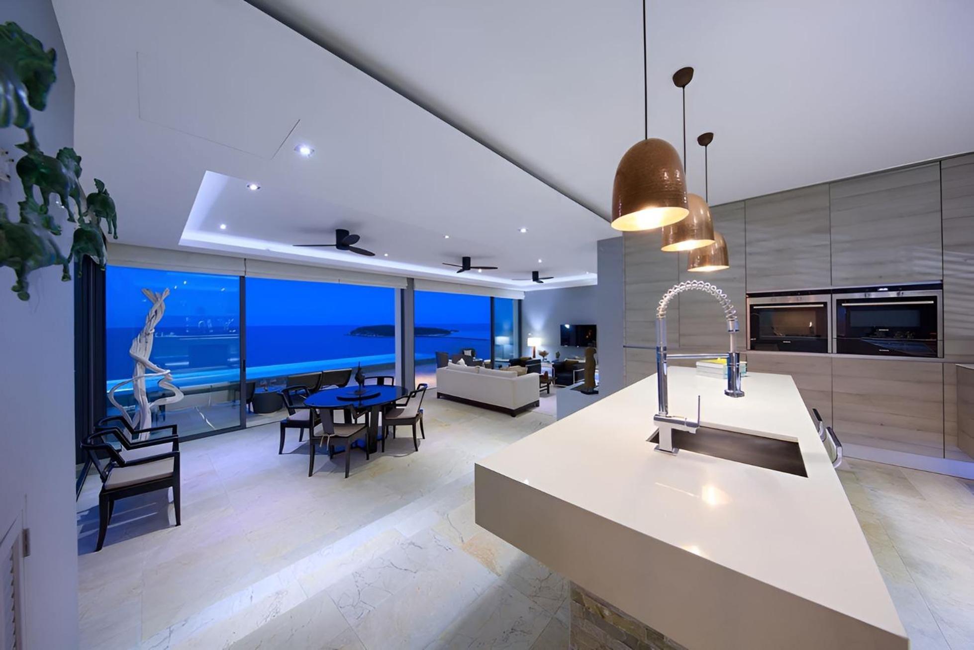Luxurious 5 Bedroom *