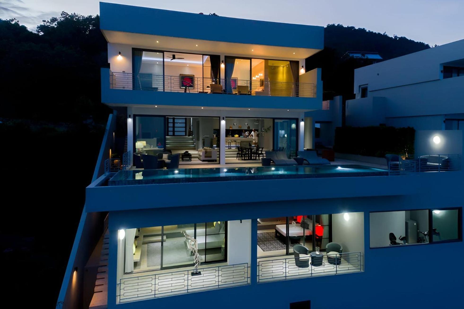Luxurious 5 Bedroom *