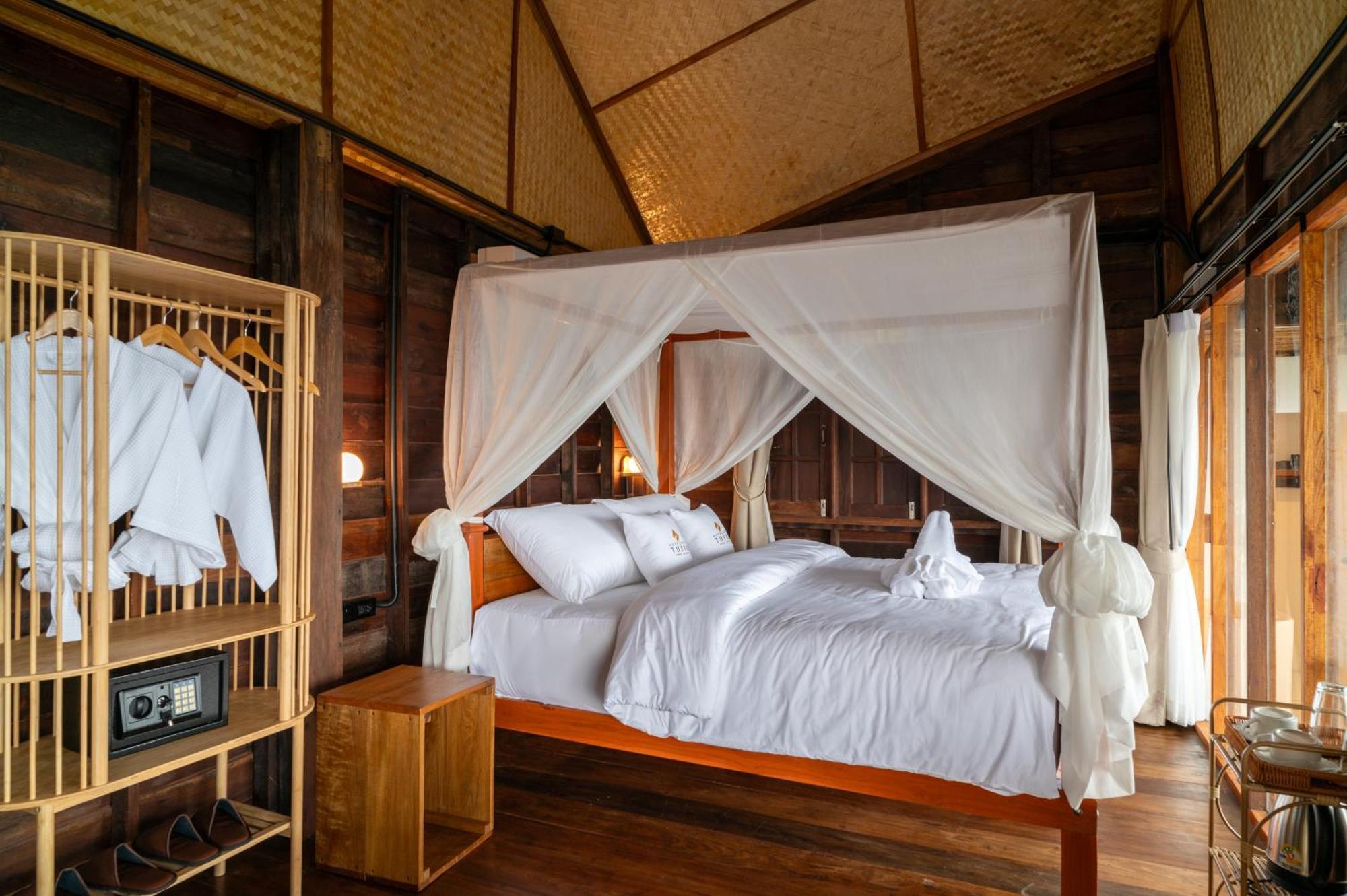 Hotel Roomquest Theva 4*