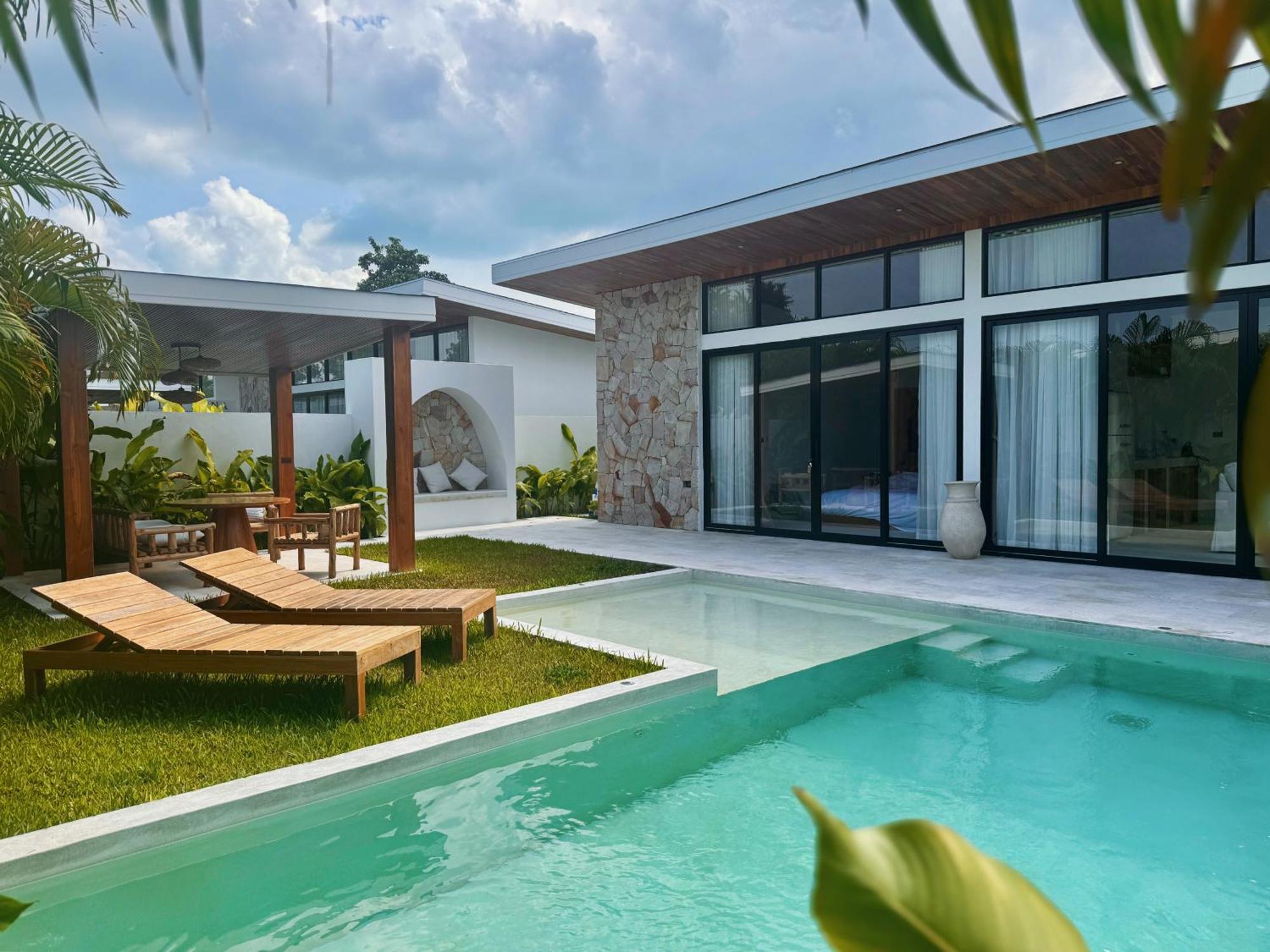 Golden Palm Pool Near Fishermans Village *