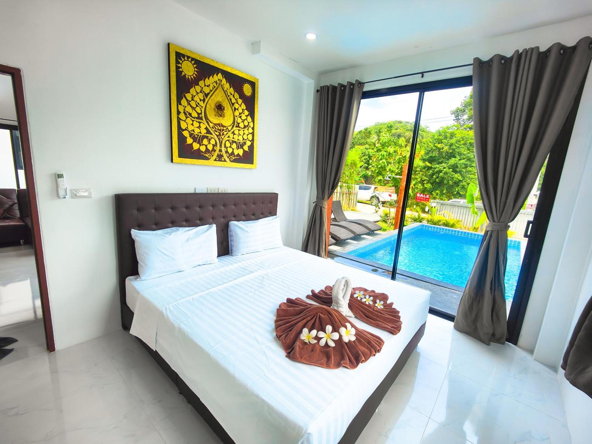 Sunny Petite Close To Koh Samui
