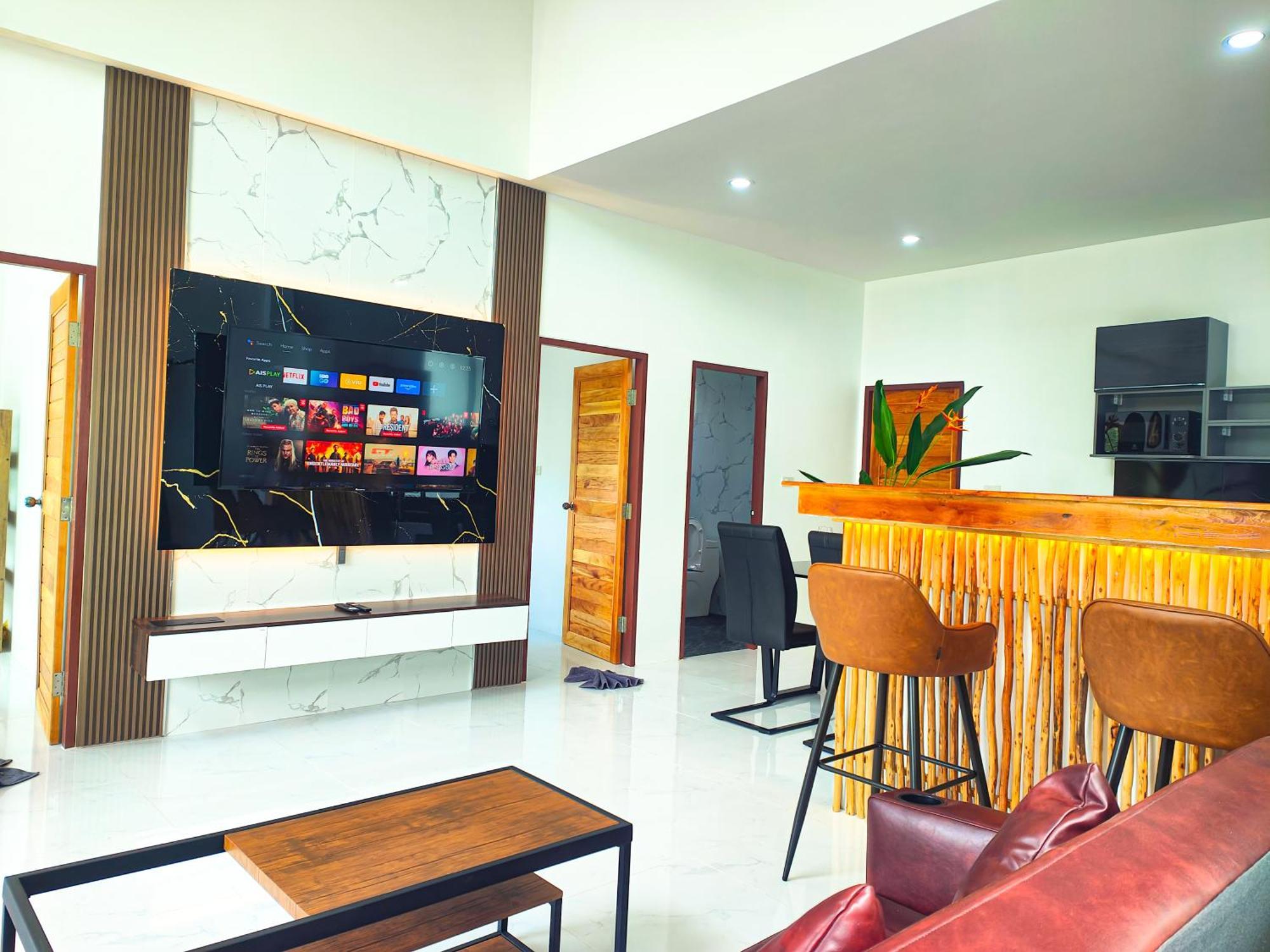 Sunny Petite Close To Koh Samui