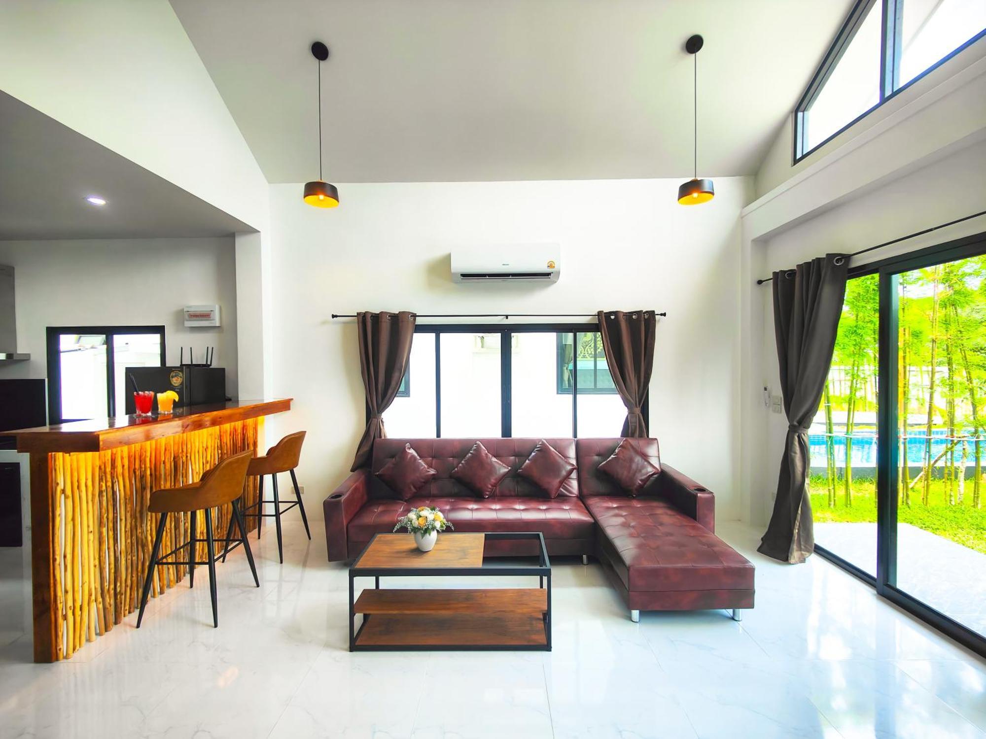Sunny Petite Close To Koh Samui