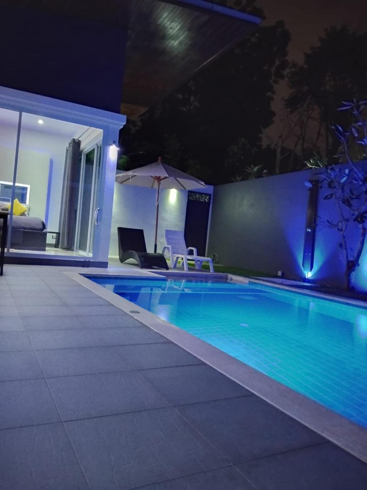 Rocking Chair Pool Villa *