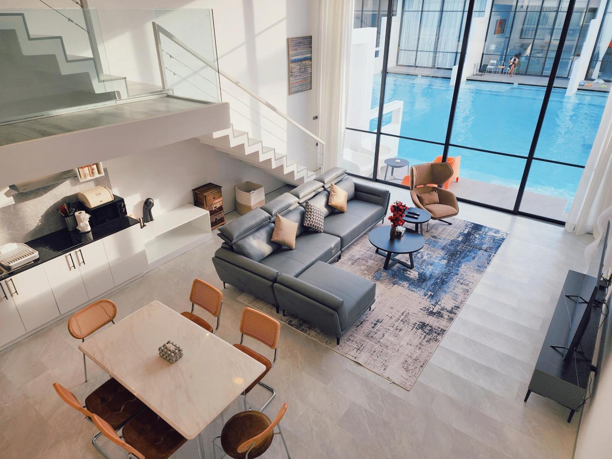 Pool Access Luxury Townhouse Holiday home
