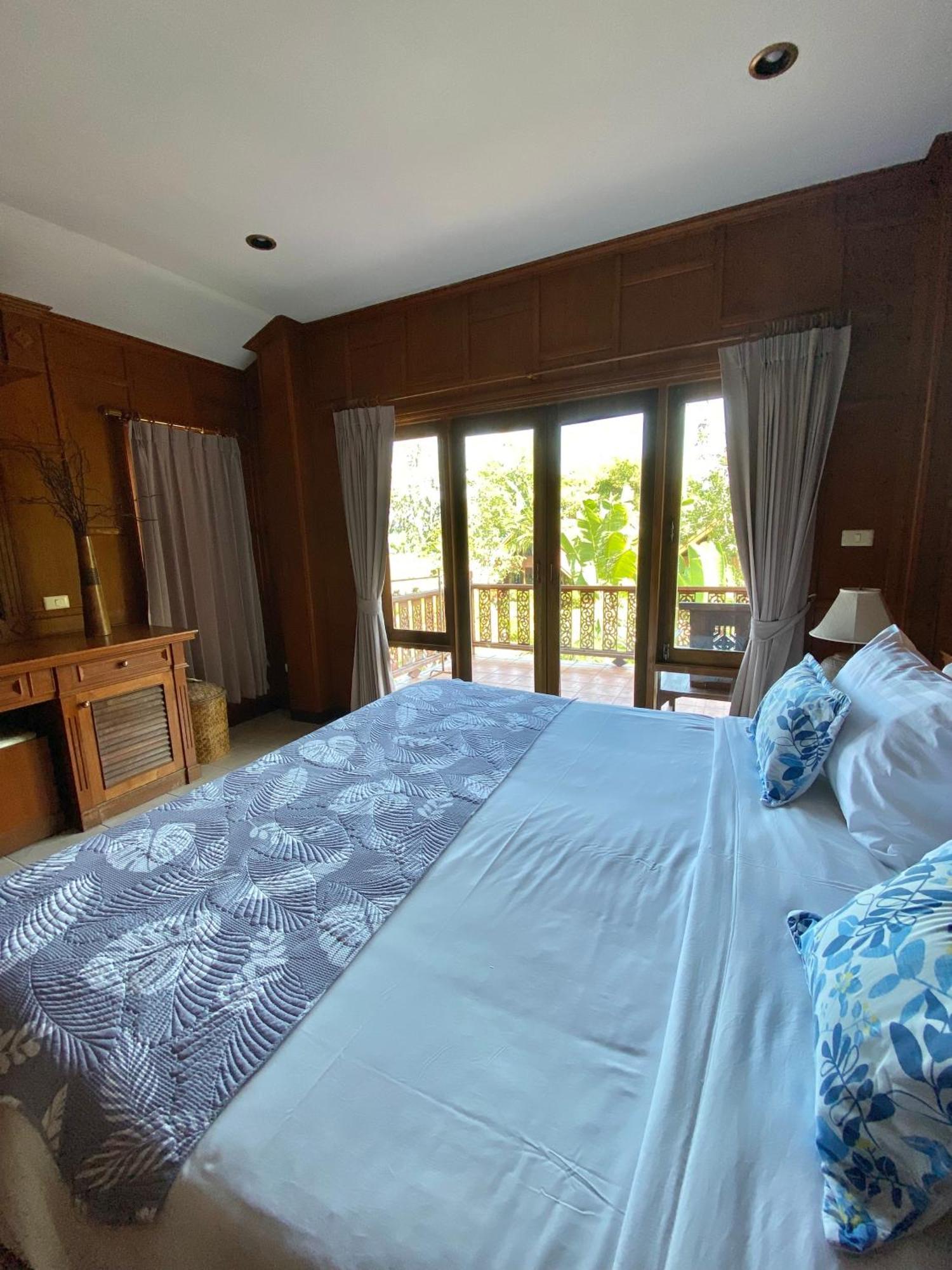 Baan Laem Noi Villa's Holiday home