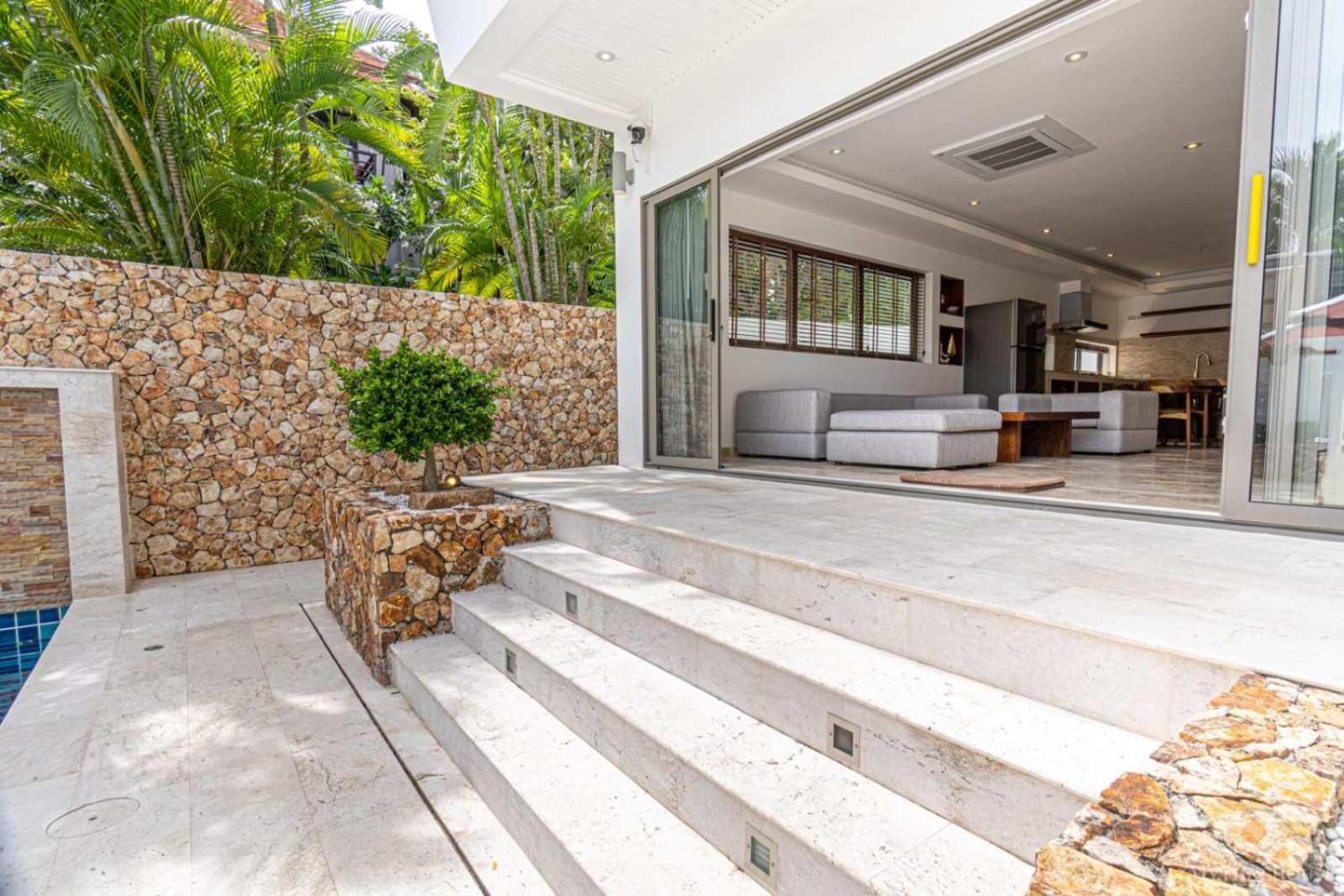 Traventine Villa *
