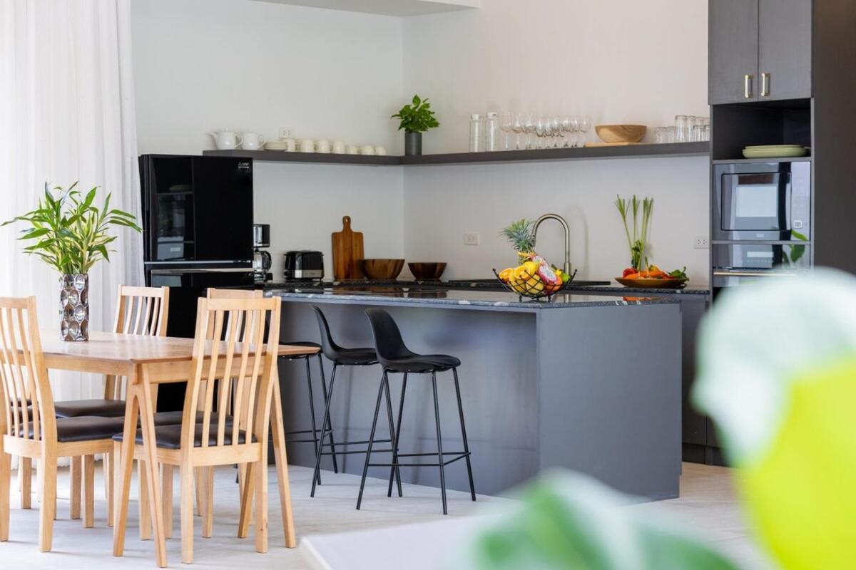Gabriela Garden View - Included Airport Pick Up Villa