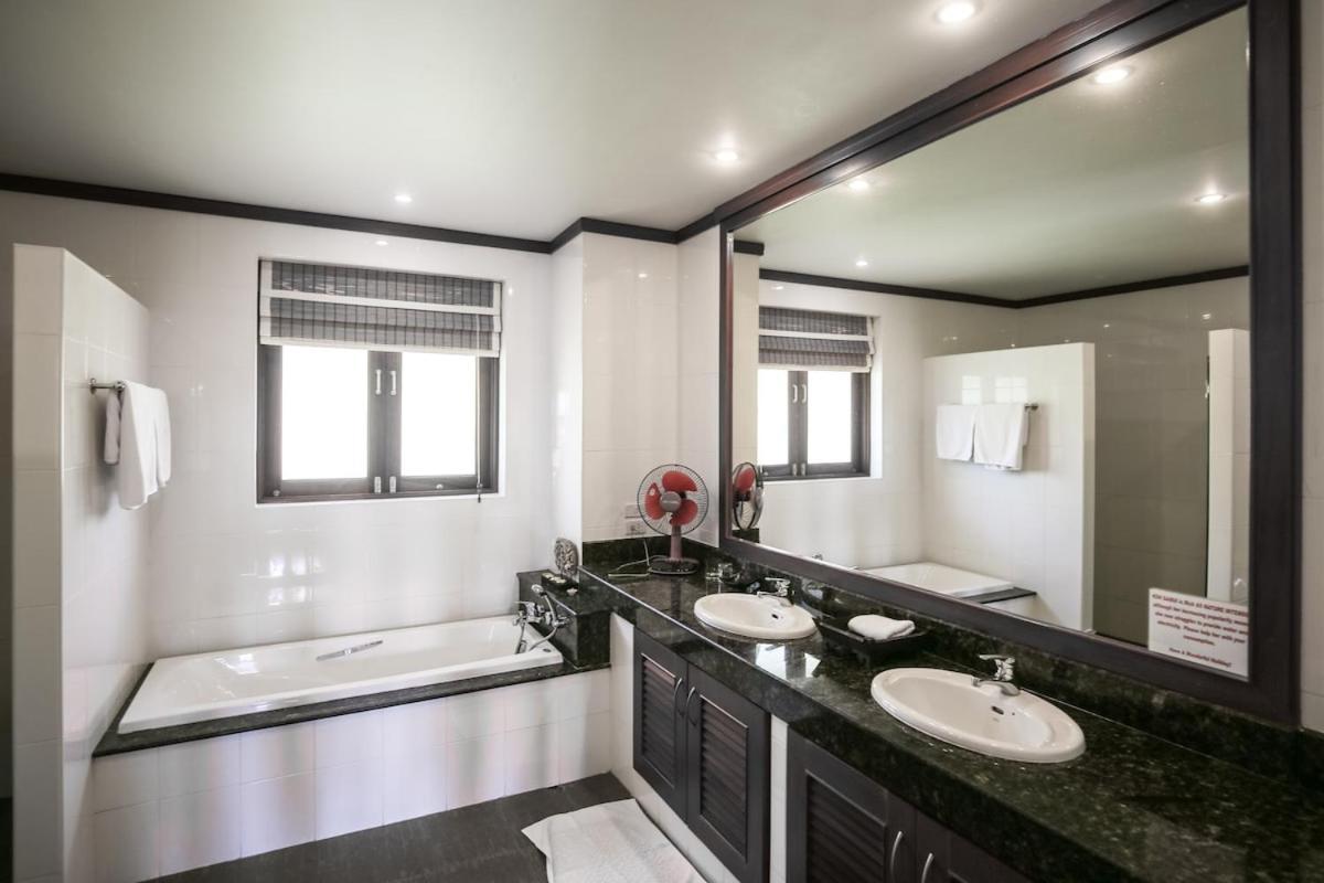 Villa 4 Bedroom Seaview On Beachfront Tg48-sdv288 By Samui Dream