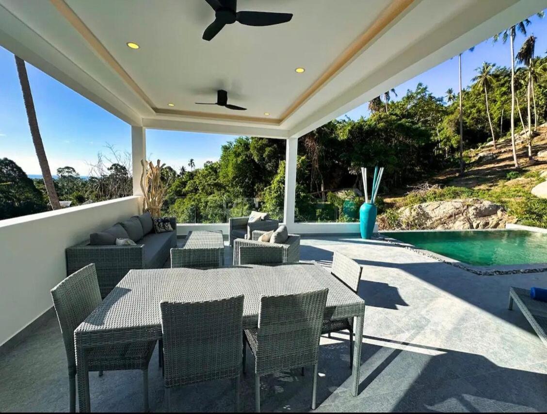 Charlotte - Seaview -4 Bedrooms Villa *