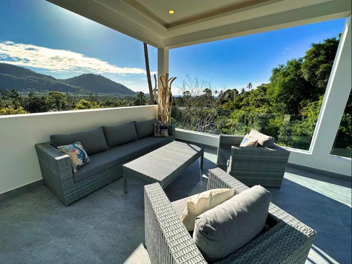 Villa Charlotte - Seaview -4 Bedrooms *