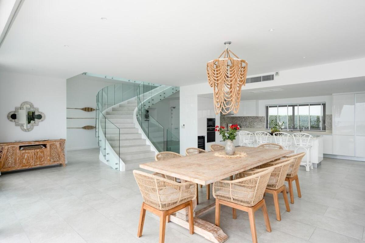 Kazu - Luxury 5-bedrooms Oceanview Retreat With Cinema, Bar, Infinity Pool, Private Cook & Maid Villa