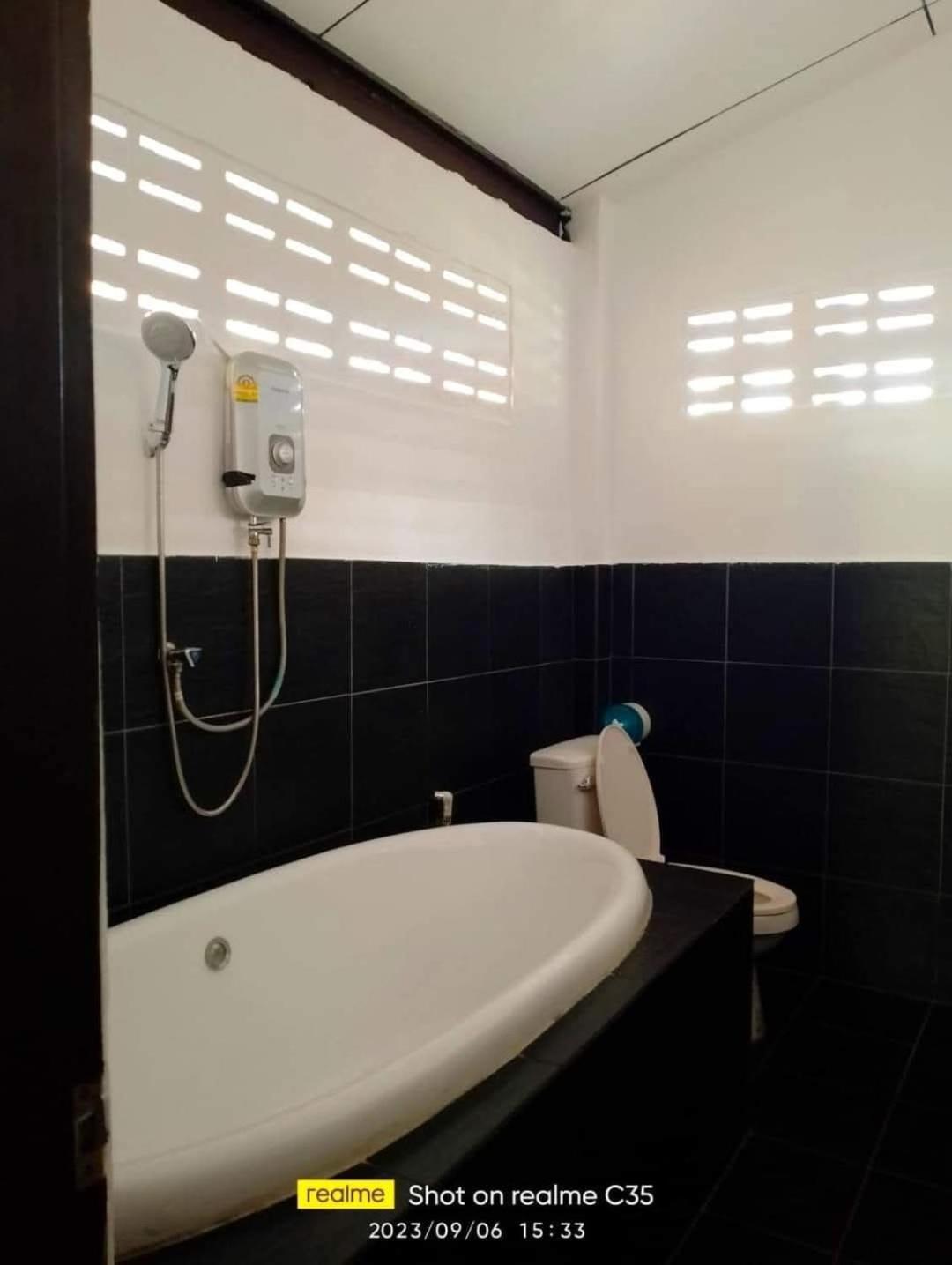 Holiday home Ban Bang Po Bee House *