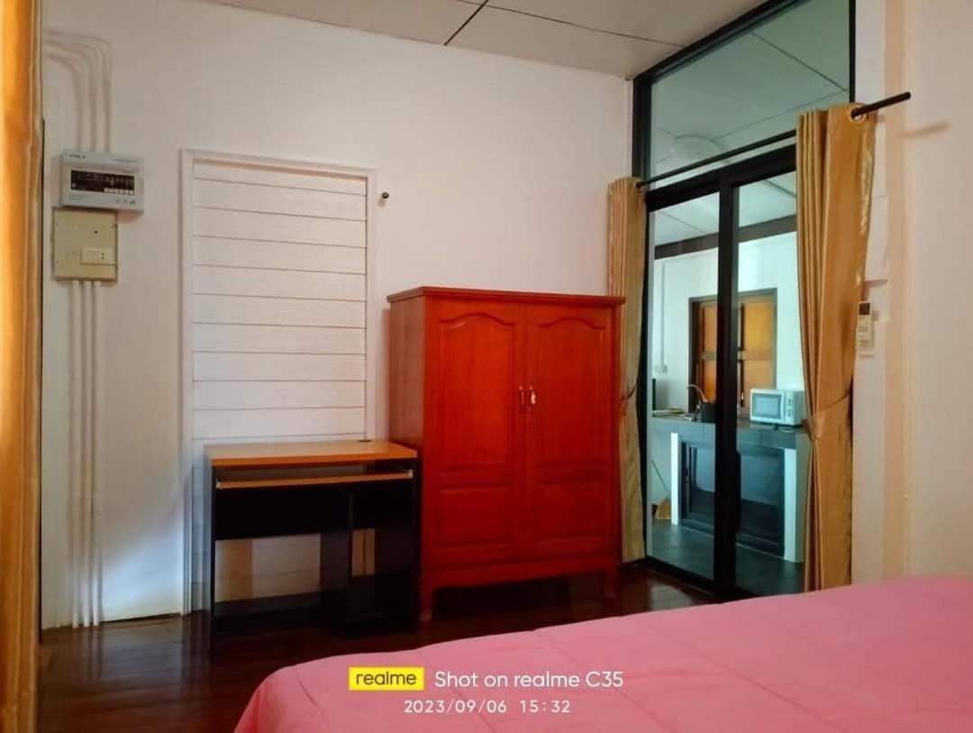 Ban Bang Po Bee House Holiday home *