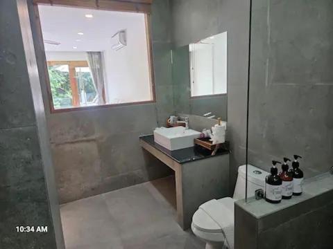 8 Bedroom Monkey 201 *