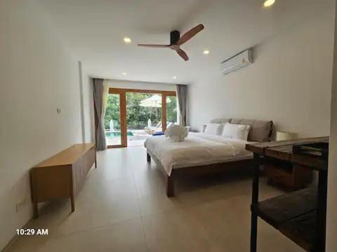 8 Bedroom Monkey 201