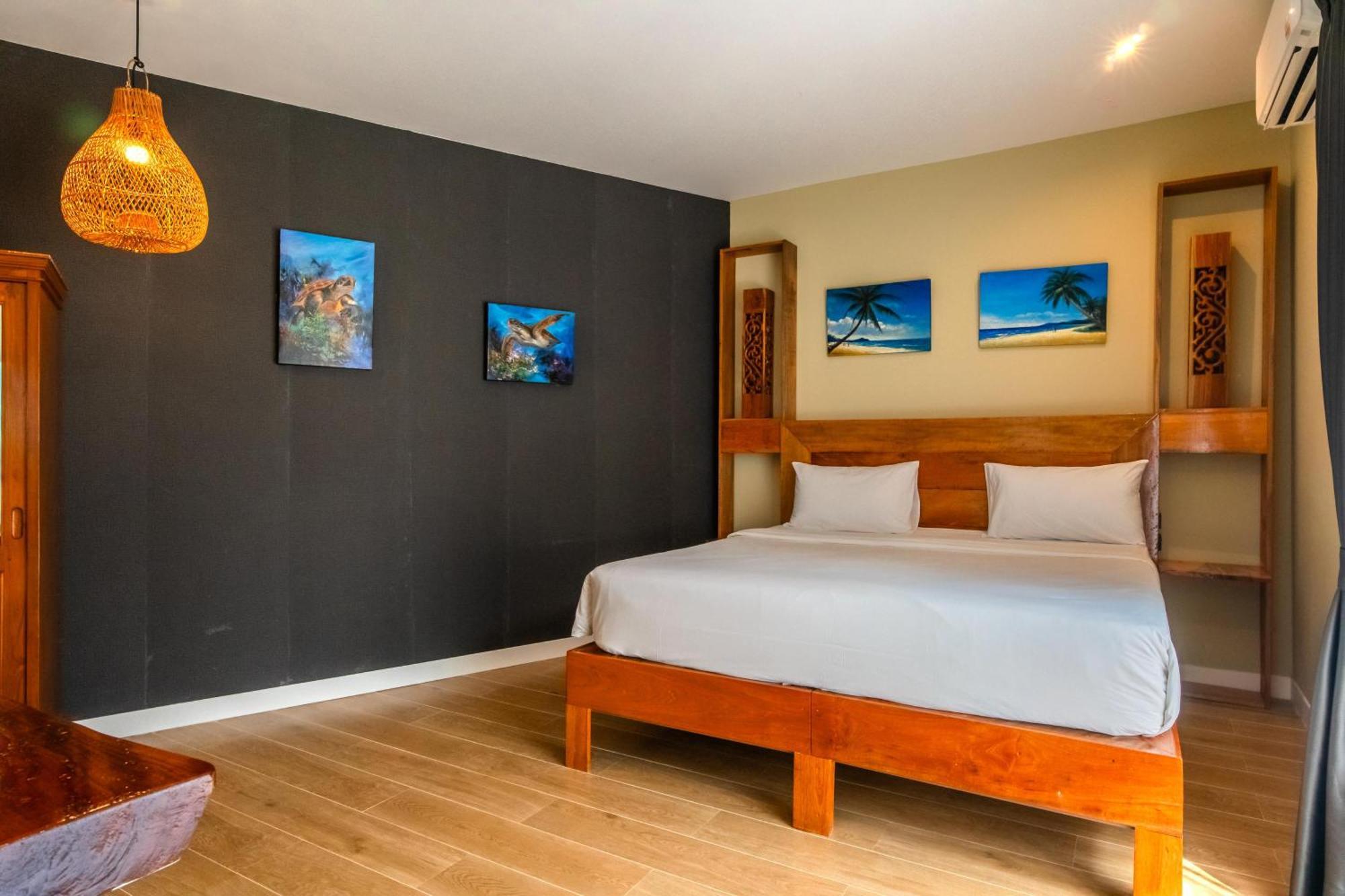 Crystal Bay Yacht Club Beach Hotel 3*