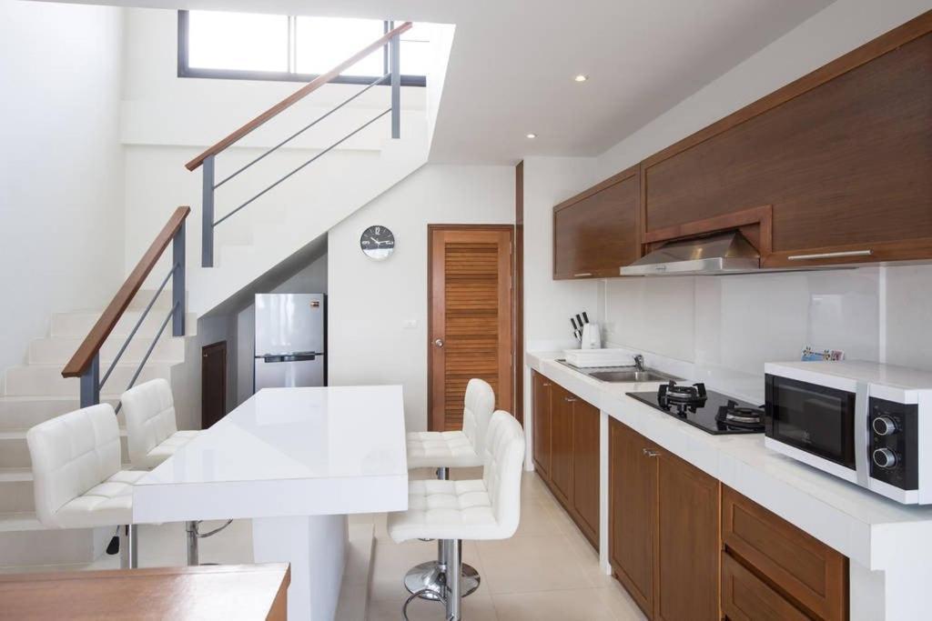 2 Bed Seaview 5 Mins To B1 Villa