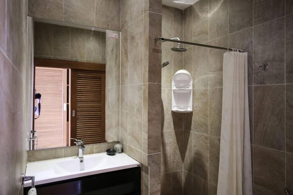 2 Bed Seaview 5 Mins To B1 Villa