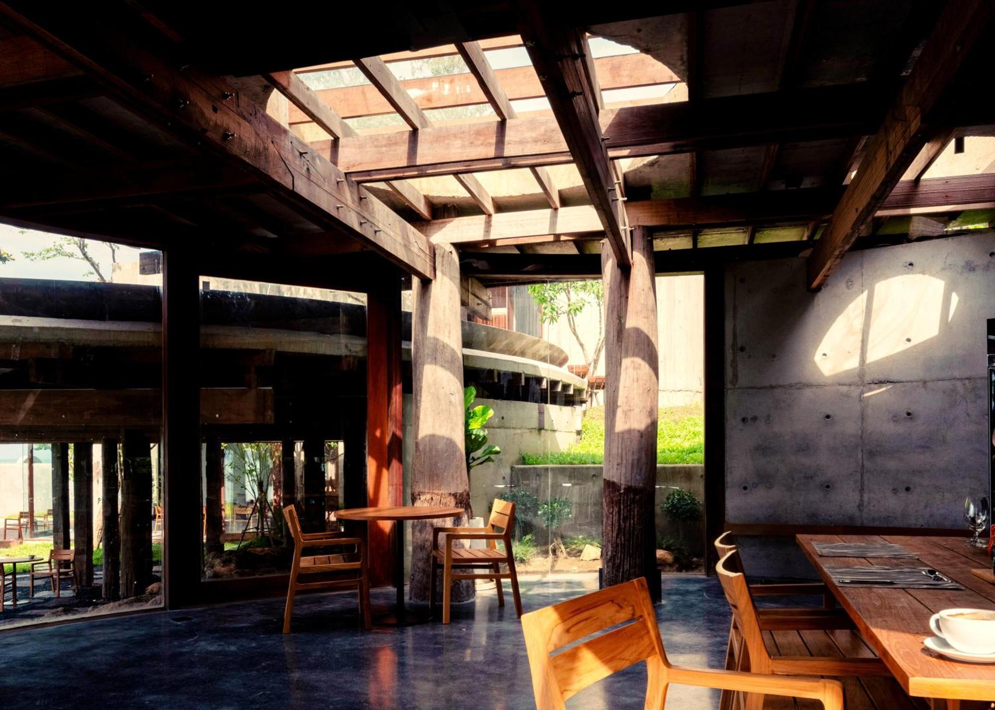Vows Beachfront 3*