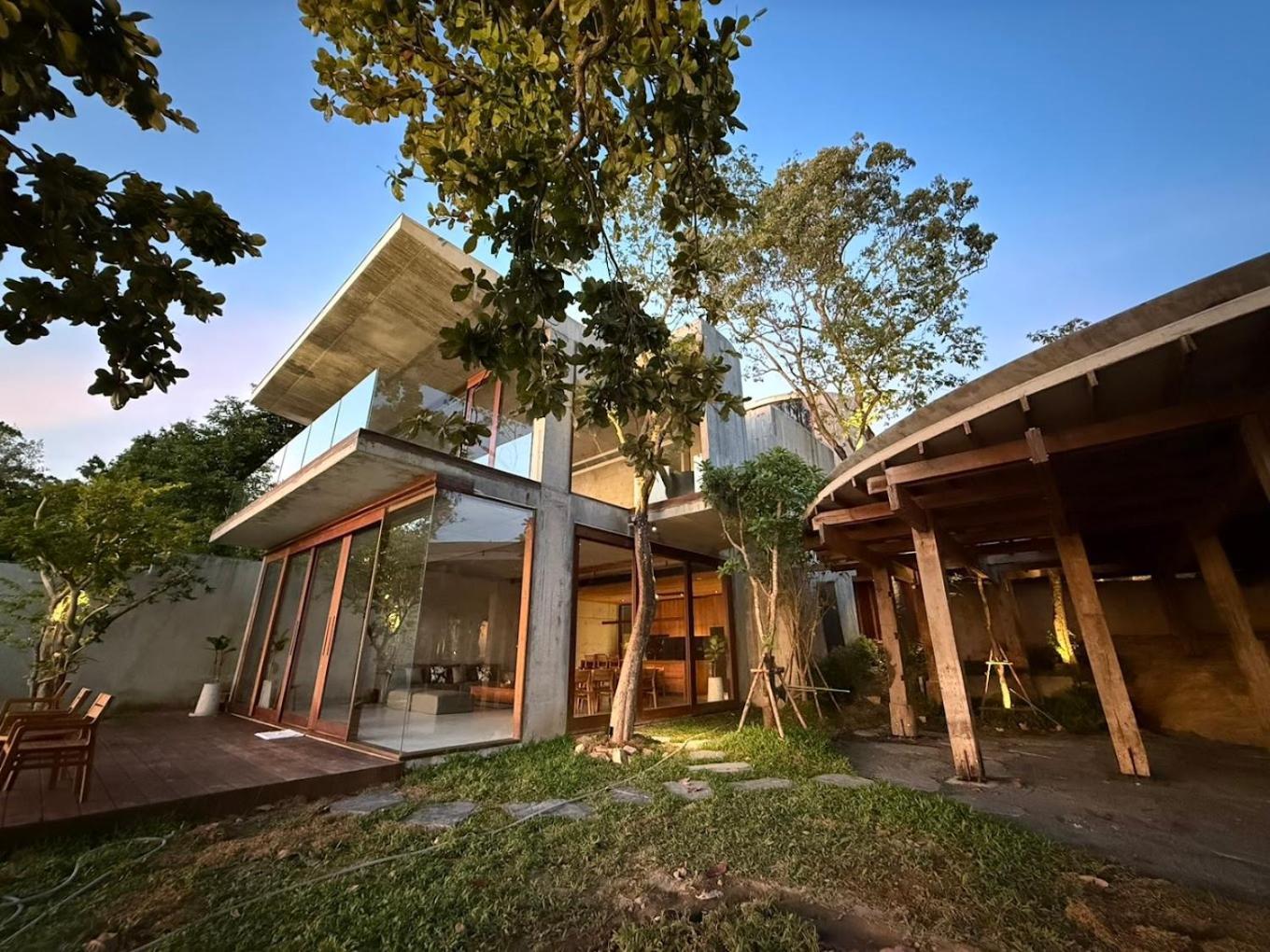 Vows Beachfront Hotel 3*
