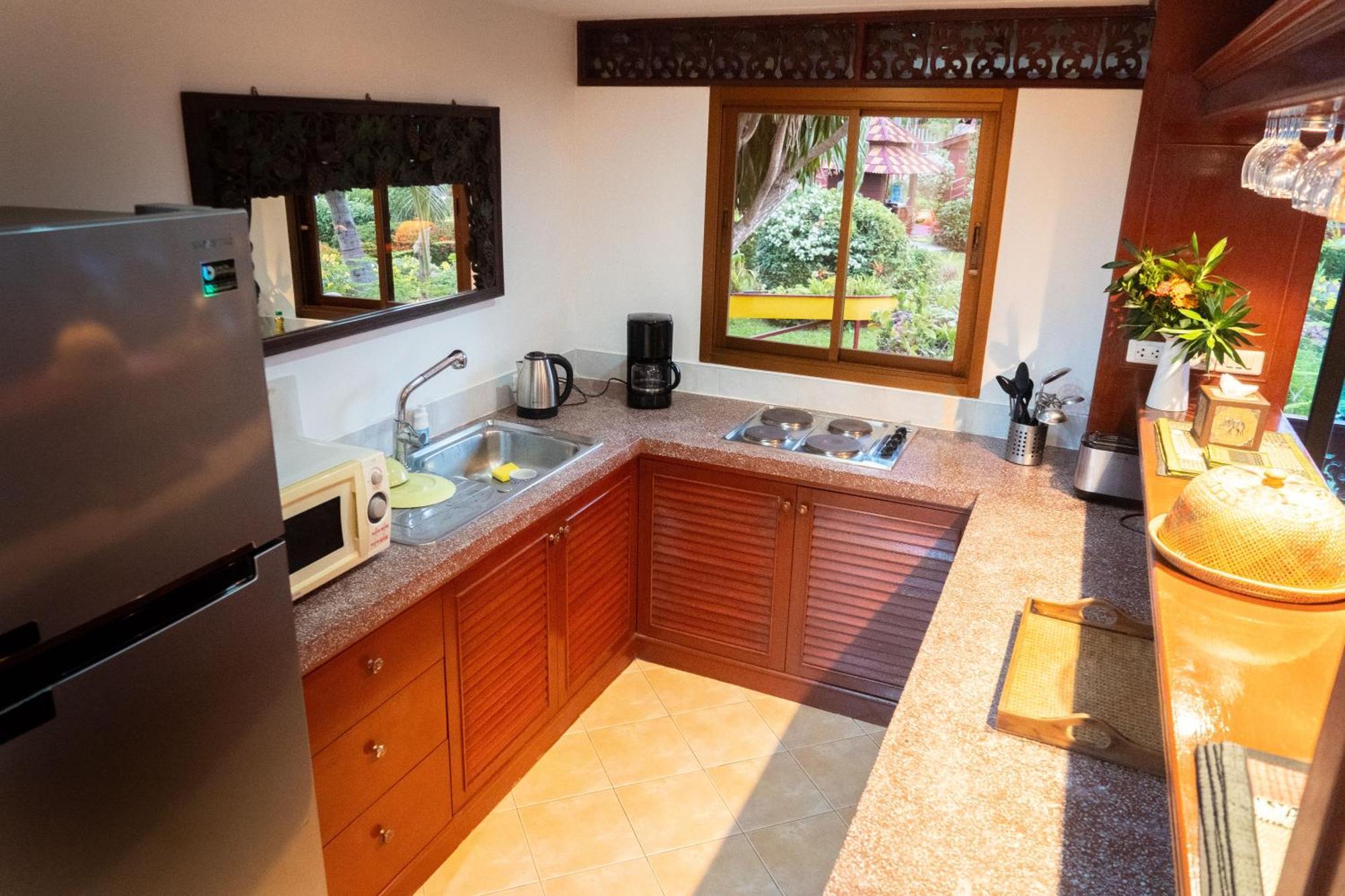 Lotus Villa, Beachside Luxury *