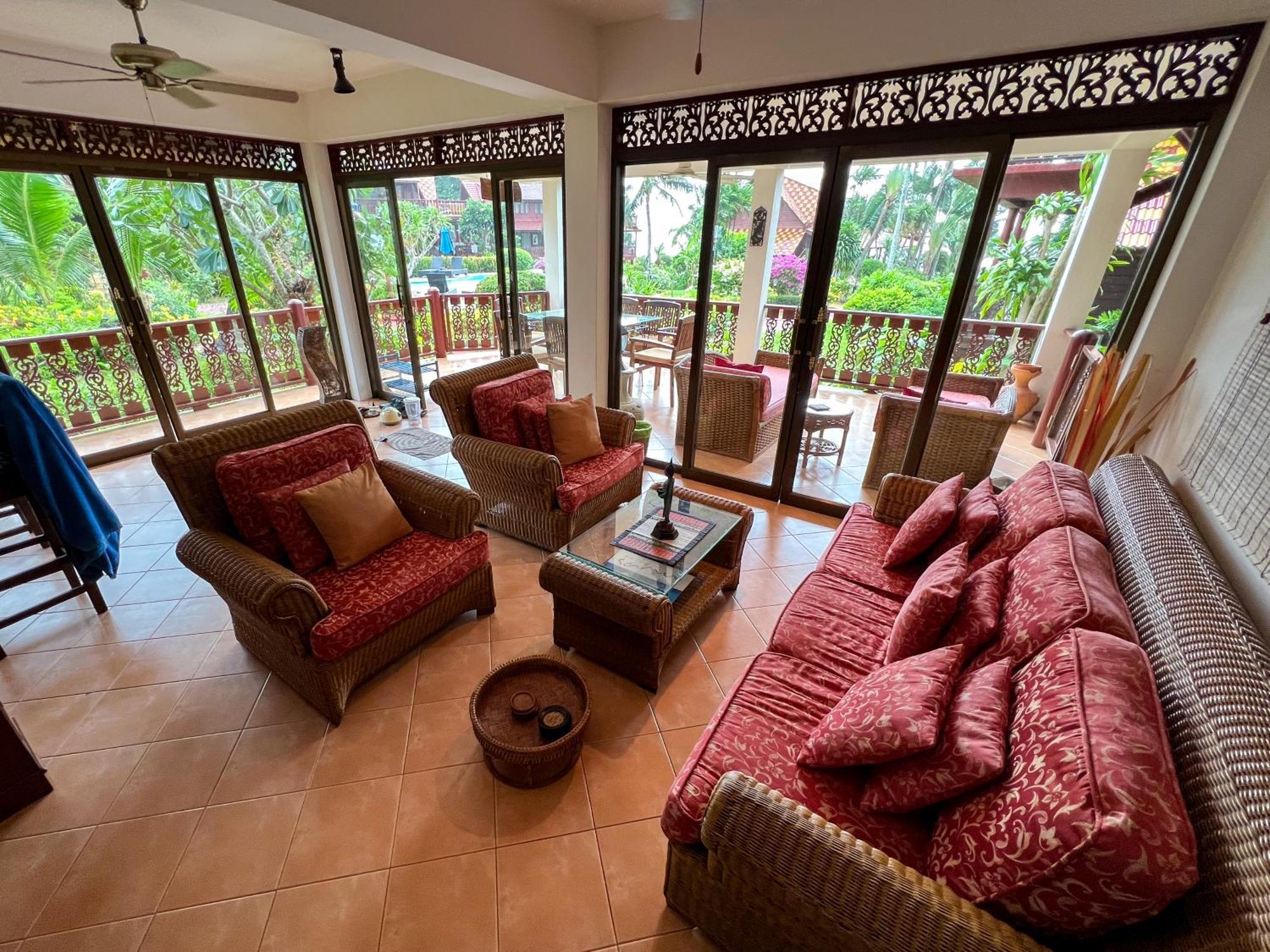 Lotus Villa, Beachside Luxury *