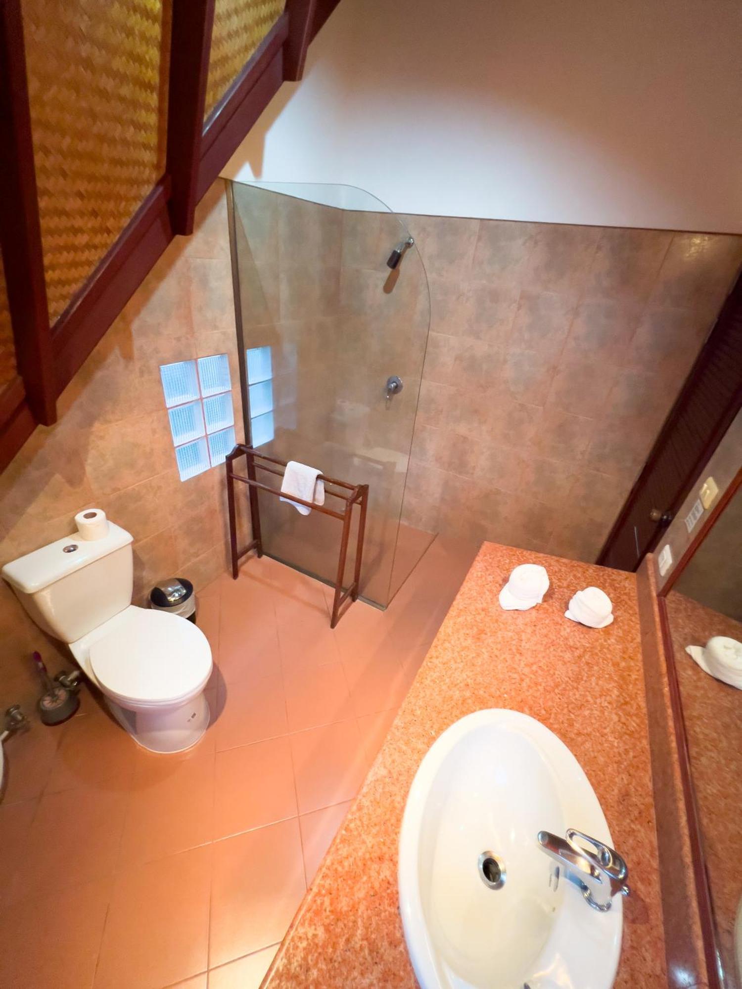 Lotus Villa, Beachside Luxury * Ban Bang Po