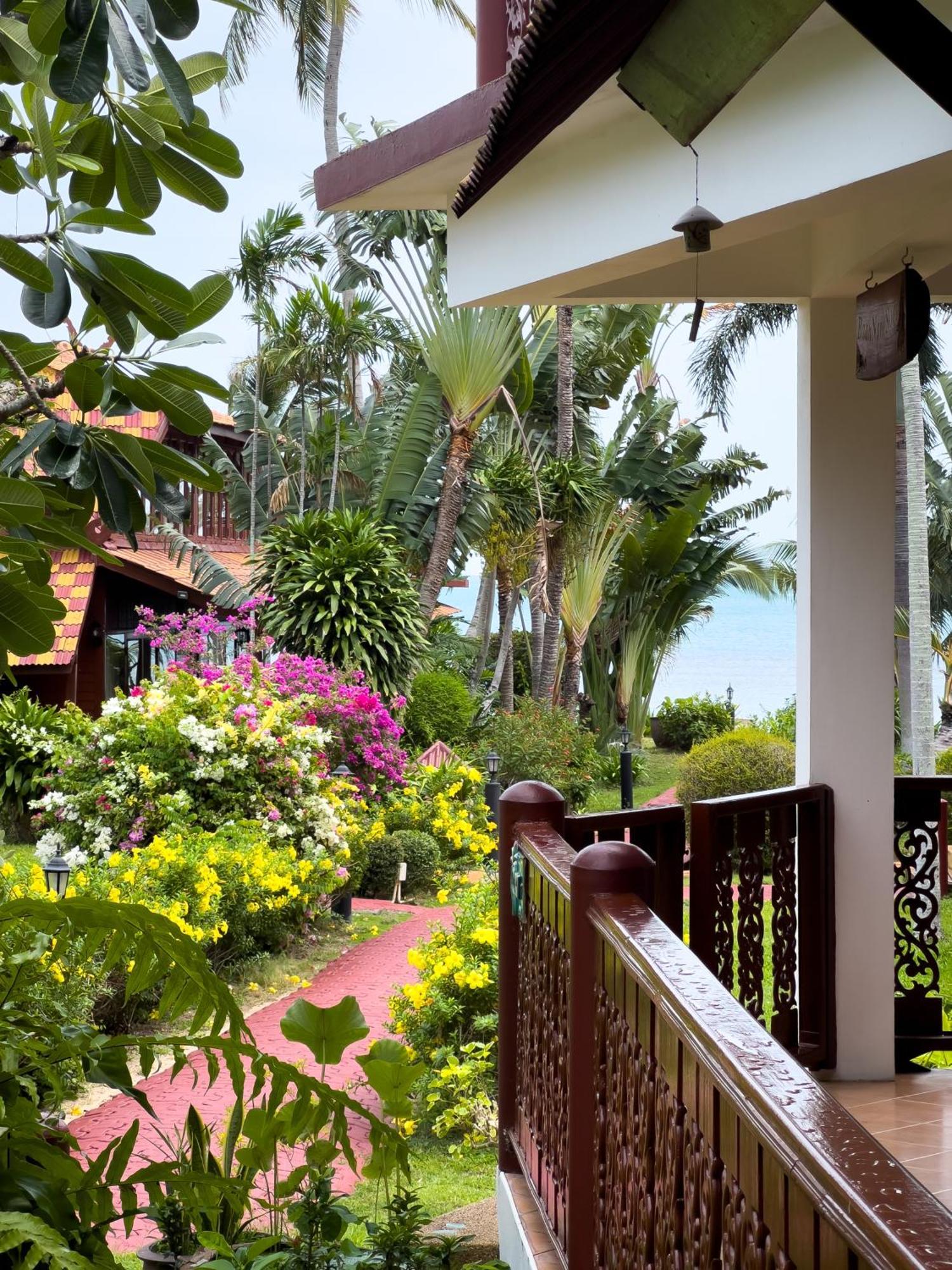 Lotus Villa, Beachside Luxury Villa Ban Bang Po