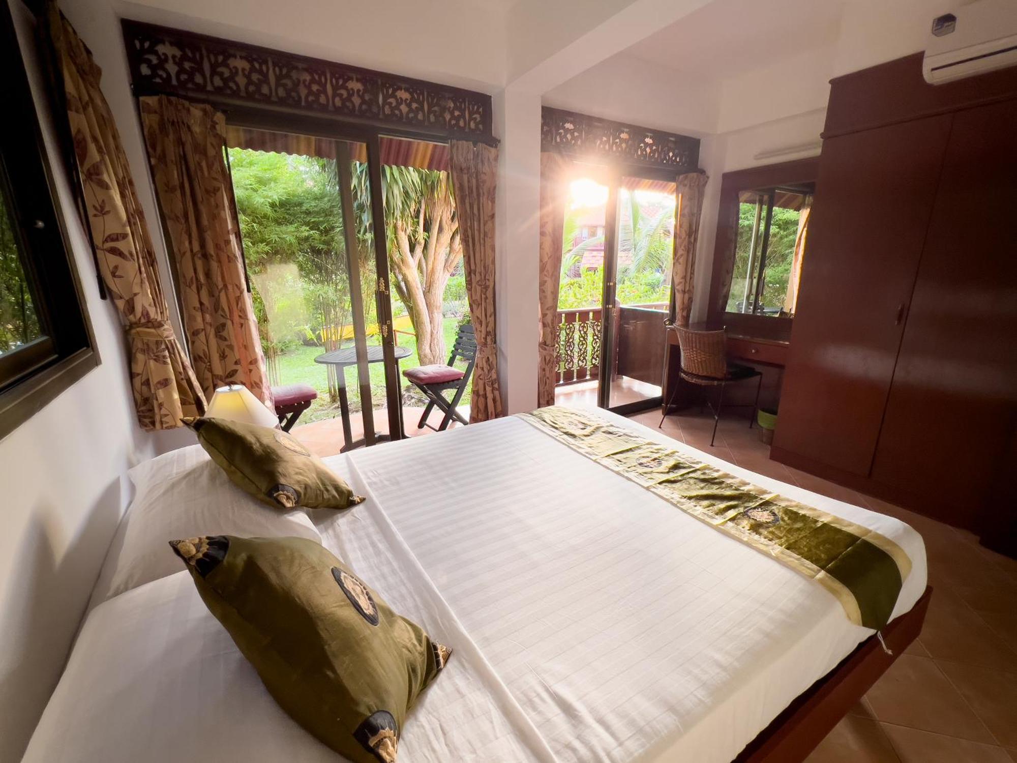 Villa Lotus Villa, Beachside Luxury