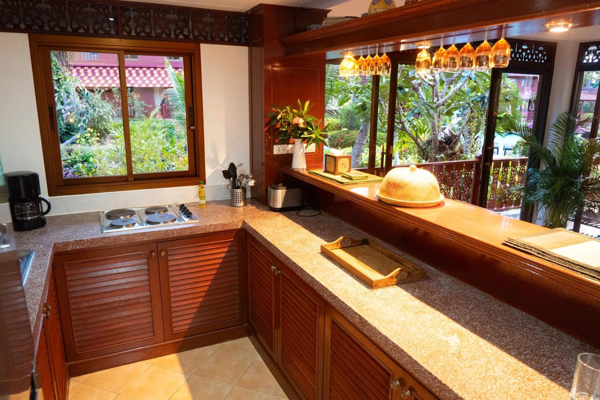Villa Lotus Villa, Beachside Luxury *
