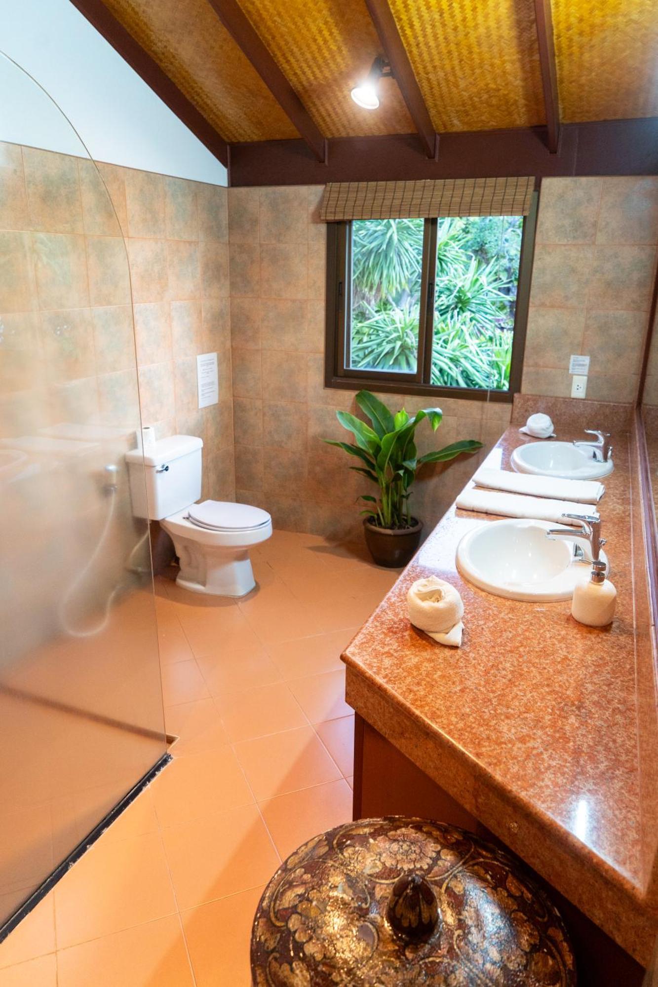 Lotus Villa, Beachside Luxury * Ban Bang Po